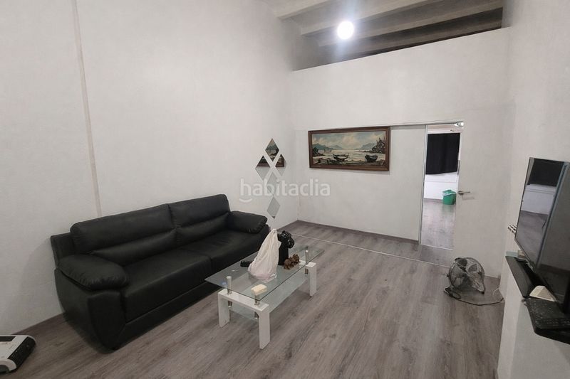 Foto af12efcf-7251-41f3-844e-ce49f55ce5b6. Local comercial a Raval Barcelona