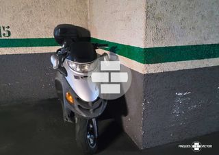 Aparcament de moto  Carrer de torres i amat. Plaza de parking de moto en venta!