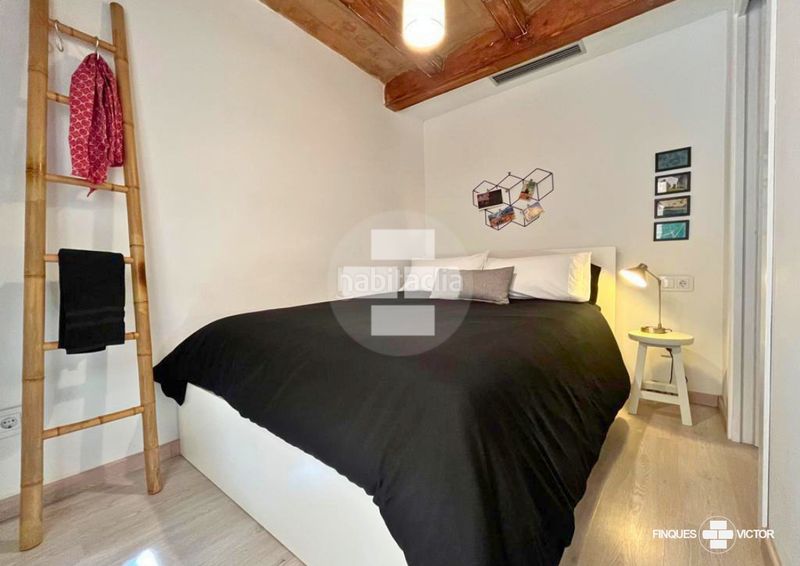 Foto a5c9ba33-1596-4f8b-8961-439e8f0c0122. Pis a Raval Barcelona