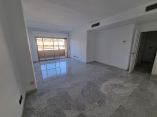 Miete Etagenwohnung  Camilo jose cela. Piso en alquiler en nervión  la buhaira, 4 dormitorios.