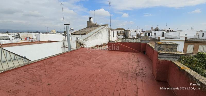 Foto f76d6f6c-2765-4f7e-940e-b24772d182ec. Casa  en venta en centro, 5 dormitorios. en Lora del Río