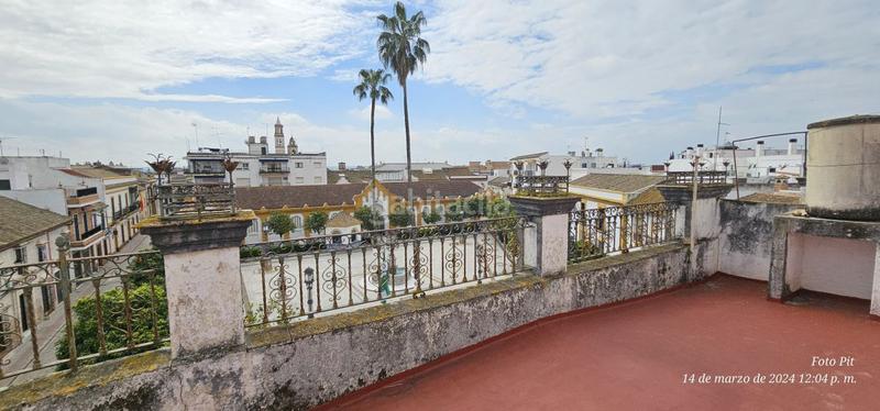 Foto f9e7dc1e-91cf-45d0-b796-1a8d975b42d6. Casa  en venta en centro, 5 dormitorios. en Lora del Río
