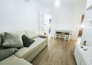 Rent Flat  Plaza luis cernuda. Piso en alquiler en macarena, 3 dormitorios.