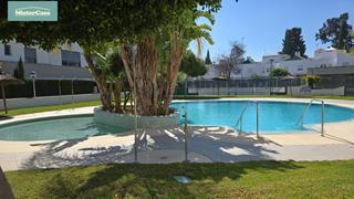 Pis a El Altillo. Piso en urb privada con piscina en zona norte
