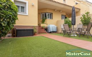 Casa adossada a Puertas del sur - Guadabajaque. Zona campo de golf, adosado, 4 dormitorios, uno en planta baja,