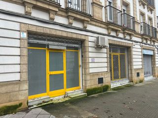 Local Comercial a Madre de Dios. Exclusiva local comercial con garaje subterráneo en pleno centro