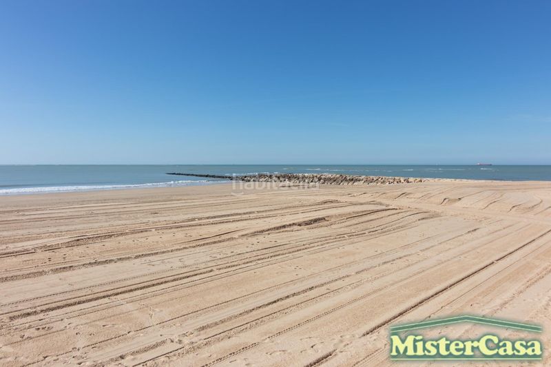 Foto fd6254d3-fcfb-43a3-8a13-a8a6dbd38c53. Pis amb aparcament a Playa de la Regla Chipiona