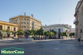 Etagenwohnung in Centro. Piso amplio en pleno barrio de santiago 3 dormitorios y 2 baños