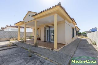 Chalet en Puertas del sur - Guadabajaque. Chalet independiente en urbanización privada en el campo de golf