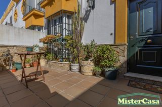 Casa adossada a Caballero Bonald-S. José Obrero-Guadalcacín. Casa con garaje en guadalcacín, 4 dormitorios y 2 patios