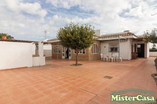 Chalet à Aguadulce - Almadraba - Punta Candor. Exclusiva ! estupendo chalet independiente . 4 dormitorios , 2 b