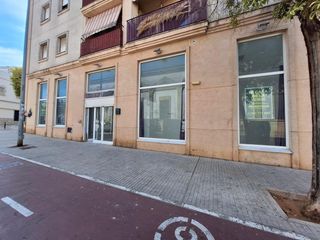 Lloguer Local Comercial a Santiago - Coronación. Alquiler amplio local comercial de 206 m2, con gran visibilidad