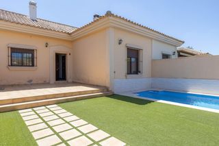 Casa adosada en Montealto. Exclusiva zona norte, 1 sola planta, tres dormitorios con piscin