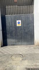 Aparcament cotxe en Avenida de jerez 80. Se vende plaza de garaje grande 23 m2 frente a viamed