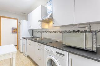 Appartement  Calle soria. Se vende piso de esquina reformado  94 m2 3 dormit. dobles, un b