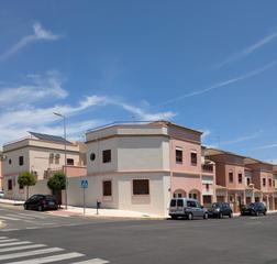 Casa aparellada a Nueva Alcalá. Fantástica oportunidad.te presentamos esta maravillosa casa de e