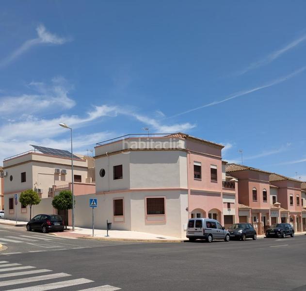 Foto 8edd08d6-6605-40b3-924e-edd9ca31d633. Casa aparellada a Nueva Alcalá Alcalá de Guadaira