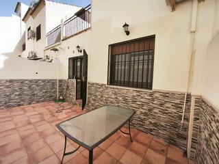 Casa adossada en Nueva Alcal. Adosado, de renta libre, con fantsticas calidades como puertas
