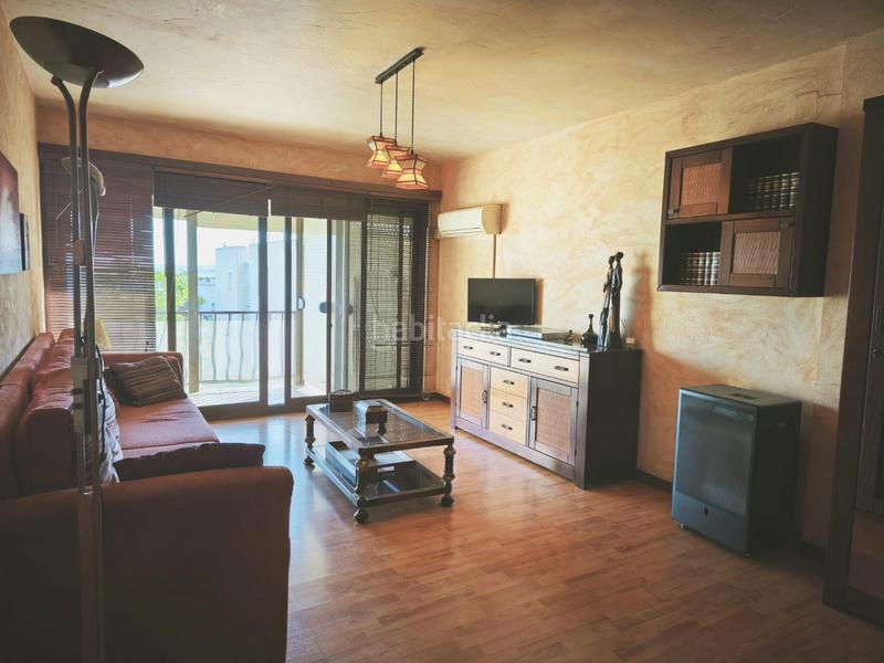 Foto eeed1b3d-5777-4292-8fda-cfc5462d18ba. Piso amplio y luminoso piso en urbanización privada jardín de alcalá con piscina comunitaria.piso exterior de esquina, excelentes vista en Alcalá de Guadaira