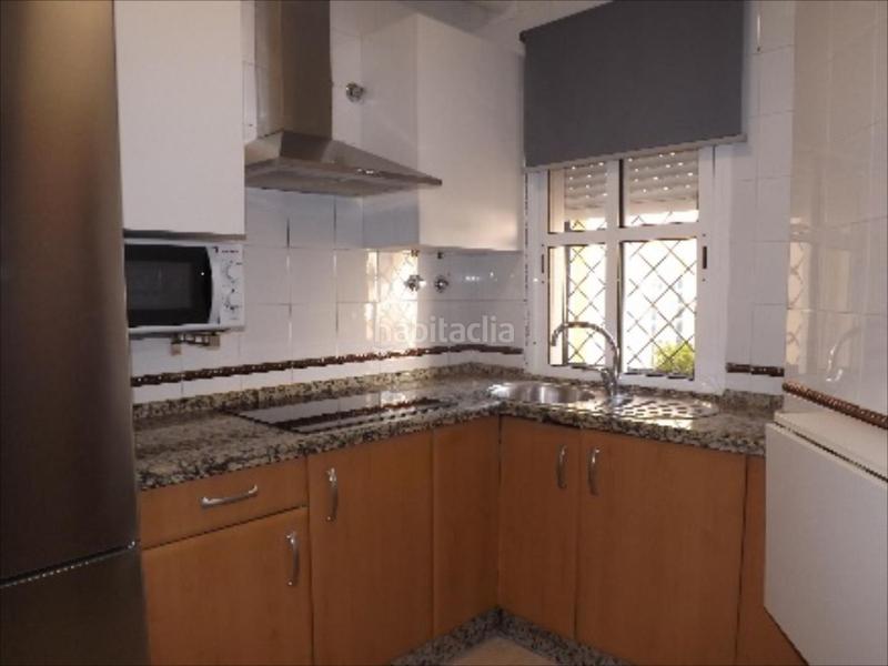 Foto be1dccff-cdbd-47ff-9dd4-0fb842b7ccbc. Alquiler piso  de un dormitorio en avenida principal de alcalá, residencial privado, amplias estancias, completamente amueblado. listo para en Alcalá de Guadaira
