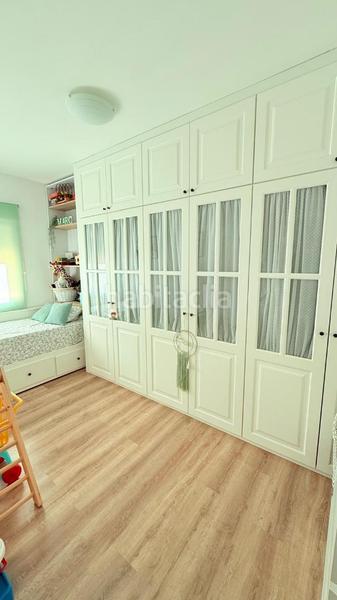 Foto b0ab2722-4871-43ef-b529-0c506fadd7fc. Piso reformado piso para entrar a vivir. el inmueble consta de amplio salóncomedor, cocina amueblada, 3 dormitorios, baño principal, a en Alcalá de Guadaira