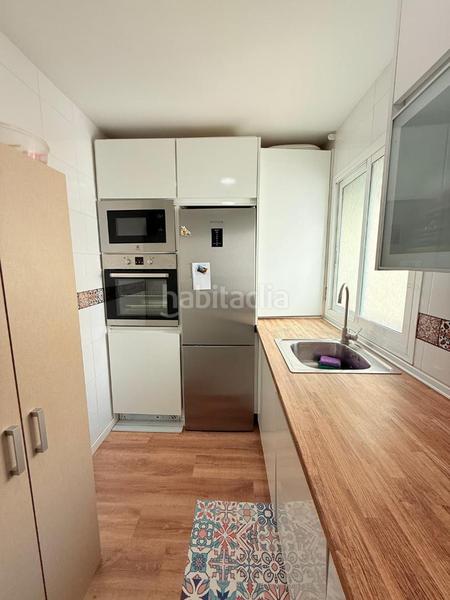 Foto ce092164-6c48-48f6-bbce-c642747db05c. Piso reformado piso para entrar a vivir. el inmueble consta de amplio salóncomedor, cocina amueblada, 3 dormitorios, baño principal, a en Alcalá de Guadaira