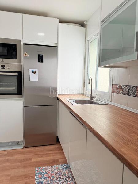 Foto d21c0811-b2f6-46f7-b7d9-dc8091068fd5. Piso reformado piso para entrar a vivir. el inmueble consta de amplio salóncomedor, cocina amueblada, 3 dormitorios, baño principal, a en Alcalá de Guadaira