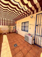 Pis a Nueva Alcalá. Fantástico piso con terraza y patio, situado en la zona más dema