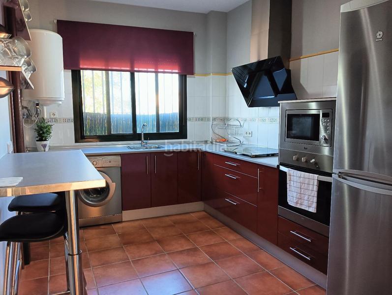 Foto 4dab5a10-f0dc-42cf-be08-cd3bce1be9f9. Rent semi detached house in Mairena del Alcor