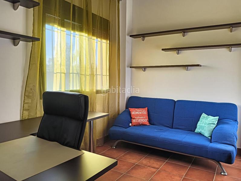 Foto dc44af91-2531-4846-abaf-72557769fcee. Rent semi detached house in Mairena del Alcor