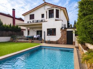 Casa a Oromana. Aislado con piscina en zona campo alegre