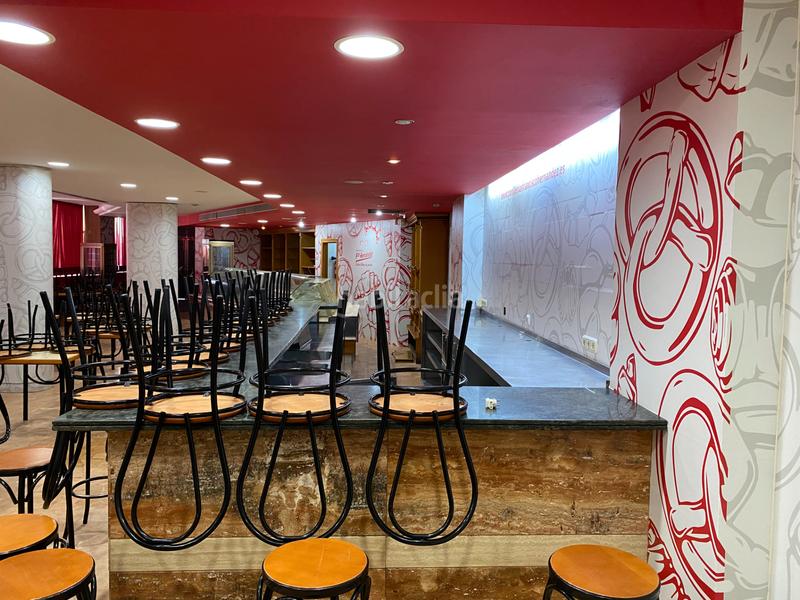 Foto 1e4c75e5-d9ec-492d-b436-a8dcb0d21196. Alquiler local comercial  en venta o alquiler (avd. mediterraneo) en Almería