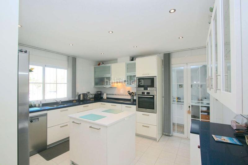 Foto 0ffccfde-604c-4d73-ba5b-c7ec33c97a9b. Chalet mit pool in El Faro de Calaburra - Chaparral Mijas