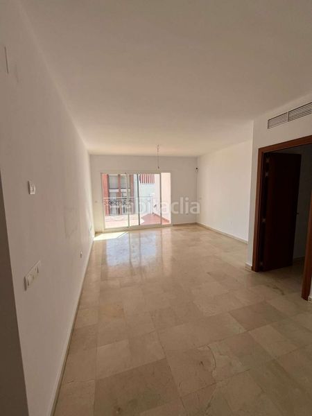 Foto 51c35af9-ea09-4a8e-9397-2dbe6ed4cee2. Piso en Los Pacos Fuengirola
