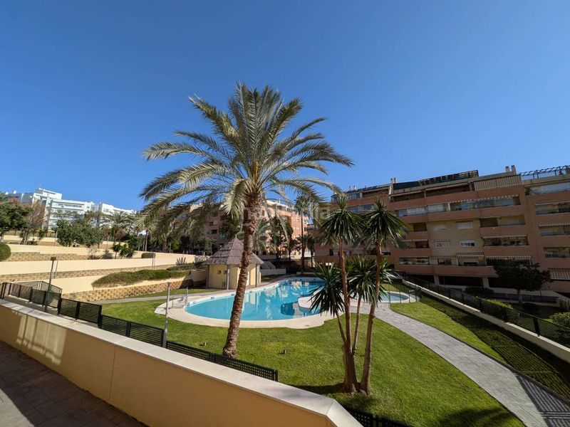 Foto 129f7fff-c210-46a9-8e87-3ff24821e0c6. Piso en n/a en El Pinillo Torremolinos