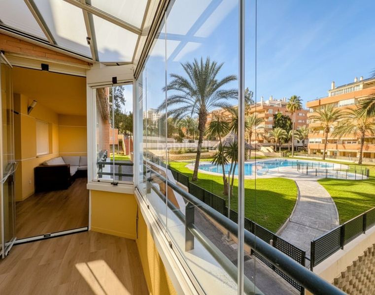 Foto 555f6fd1-9dc8-43fd-b96d-d05637c8239c. Piso en n/a en El Pinillo Torremolinos