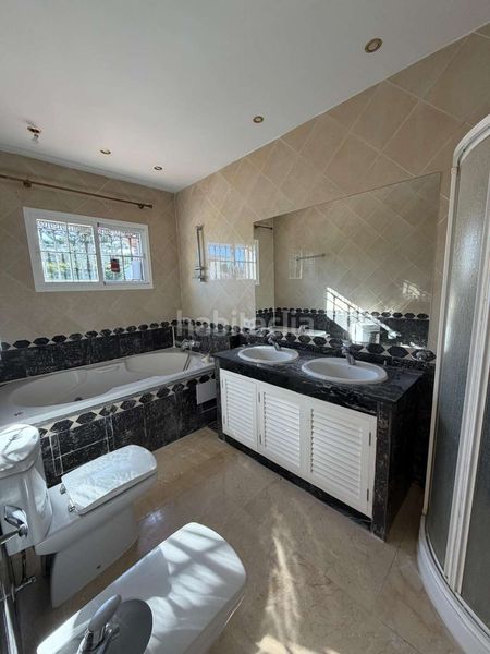 Foto e9dc51ef-b278-477a-81f4-cab81f6ae83c. Chalet en Las Brisas Marbella