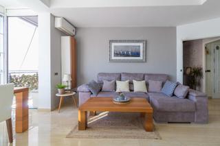 tico en La Roureda. 4 dormitorios, 2 baos y  exterior . en zona avd. roureda