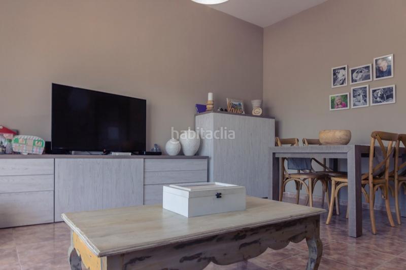 Foto 34ea6d44-7b1f-433e-b234-3b071597e1a9. Casa formidable casa de 4 dormitorios , buhardilla , 2 superbalcones, terraza, jardín y mucho más en Sant Climent de Llobregat