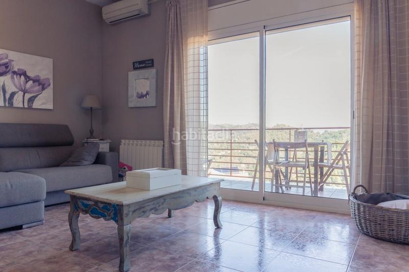 Foto 42ecf3c4-5618-475f-ae58-c7964ccf3eb2. Casa formidable casa de 4 dormitorios , buhardilla , 2 superbalcones, terraza, jardín y mucho más en Sant Climent de Llobregat