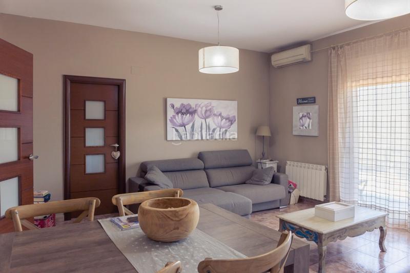 Foto 6ca9d6bc-a099-49ae-904b-caf154e5e469. Casa formidable casa de 4 dormitorios , buhardilla , 2 superbalcones, terraza, jardín y mucho más en Sant Climent de Llobregat