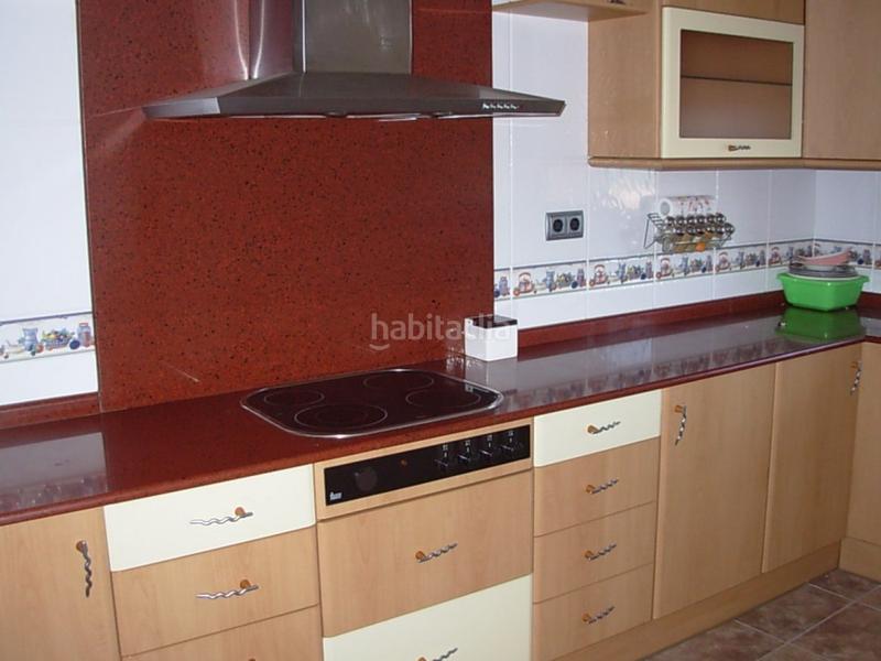 Foto 70753465-dcf5-4255-95e3-ee6a8f23aeea. Casa formidable casa de 4 dormitorios , buhardilla , 2 superbalcones, terraza, jardín y mucho más en Sant Climent de Llobregat