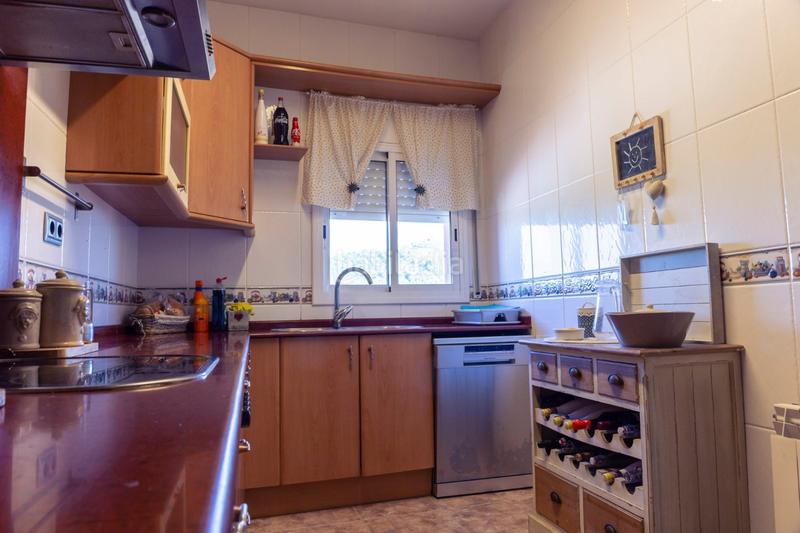 Foto 91d6466a-8780-4fe9-abad-7addfb87b0e2. Casa formidable casa de 4 dormitorios , buhardilla , 2 superbalcones, terraza, jardín y mucho más en Sant Climent de Llobregat