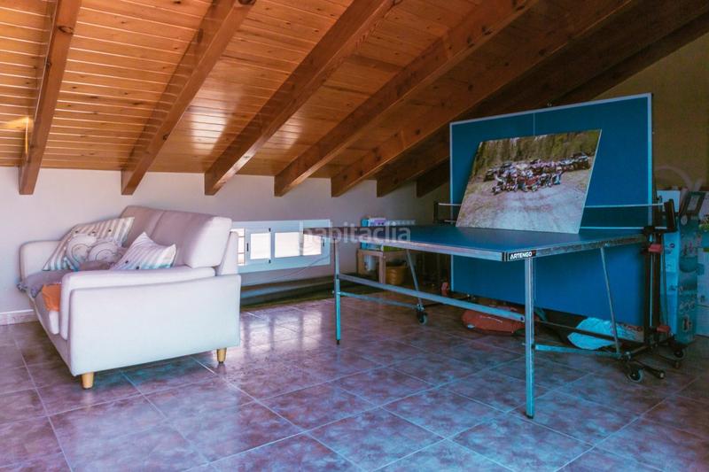 Foto 9833326b-c55e-4513-b1ee-d76bc4d6017d. Casa formidable casa de 4 dormitorios , buhardilla , 2 superbalcones, terraza, jardín y mucho más en Sant Climent de Llobregat
