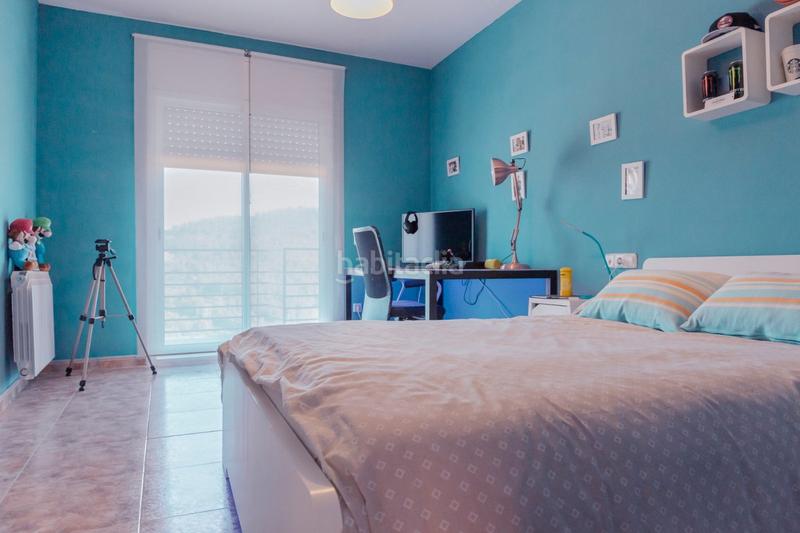 Foto a0c15fb6-b0f7-48c9-ab24-bc421767feb7. Casa formidable casa de 4 dormitorios , buhardilla , 2 superbalcones, terraza, jardín y mucho más en Sant Climent de Llobregat