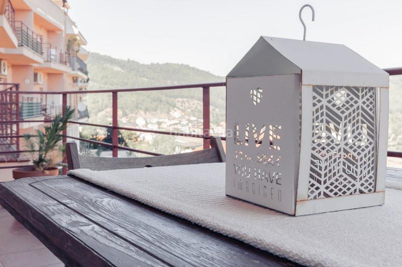 Foto a258ee21-8e4a-4e5d-9cb2-b580deb535d5. Casa formidable casa de 4 dormitorios , buhardilla , 2 superbalcones, terraza, jardín y mucho más en Sant Climent de Llobregat