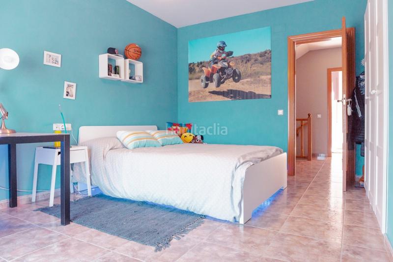 Foto a653d8e4-e996-4ef3-b204-895205984752. Casa formidable casa de 4 dormitorios , buhardilla , 2 superbalcones, terraza, jardín y mucho más en Sant Climent de Llobregat