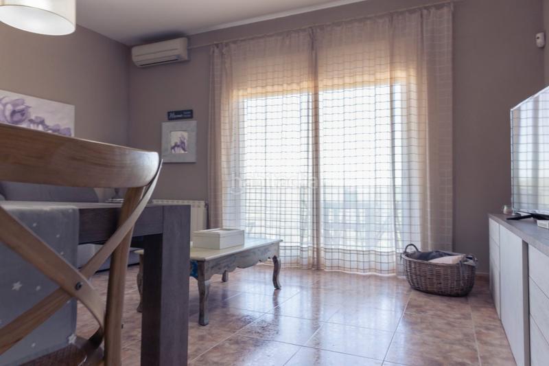 Foto a9ed3fff-de47-4a6b-96dc-0c4d6696295b. Casa formidable casa de 4 dormitorios , buhardilla , 2 superbalcones, terraza, jardín y mucho más en Sant Climent de Llobregat