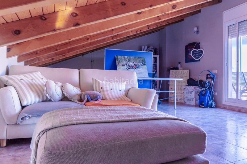Foto abaacba4-6e4b-4099-843d-84fa35090c2f. Casa formidable casa de 4 dormitorios , buhardilla , 2 superbalcones, terraza, jardín y mucho más en Sant Climent de Llobregat