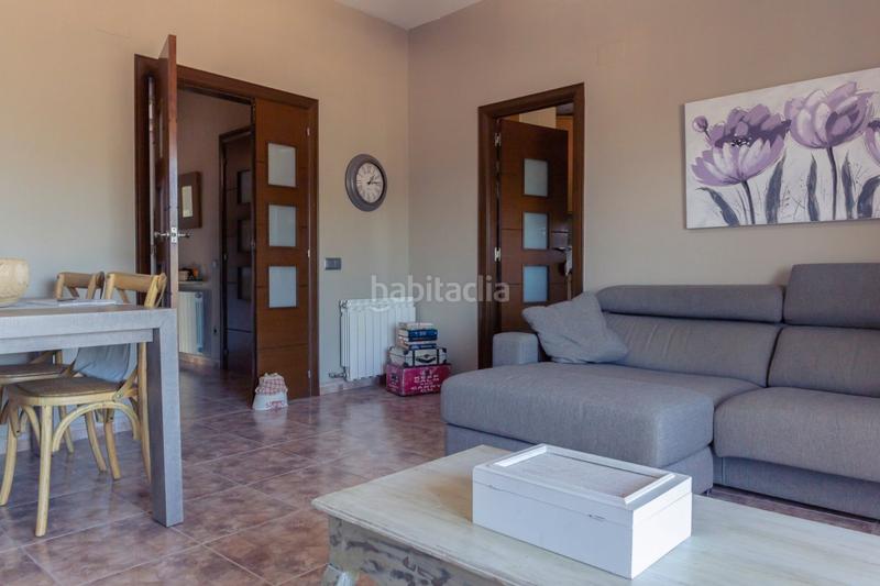 Foto bccae3ec-fd52-4287-b0c8-9d48ce3be38f. Casa formidable casa de 4 dormitorios , buhardilla , 2 superbalcones, terraza, jardín y mucho más en Sant Climent de Llobregat